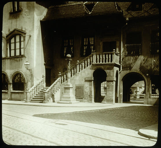 Façade avec escalier