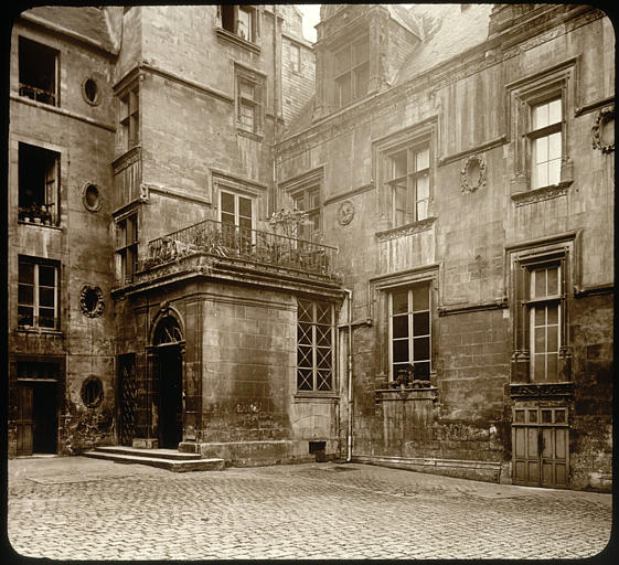 Façades sur la cour