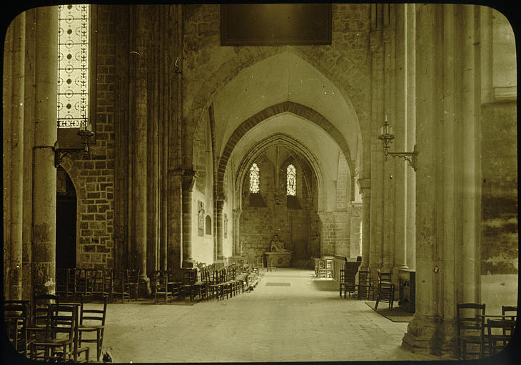 Intérieur, croisée du transept (supposé)