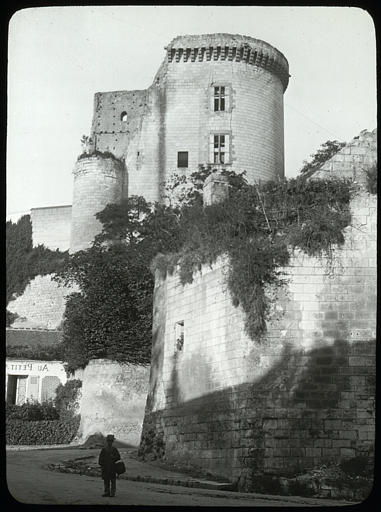 Vieux Château : Tour Neuve ou tour Louis XI, côté ouest