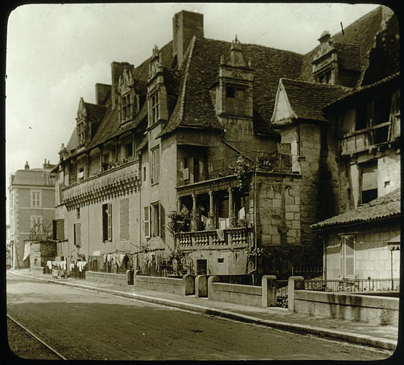 Façade sur rue, vue perspective