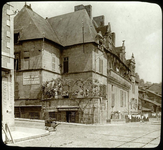 Vue de l'angle situé avenue Daumesnil, boulangerie en sous-sol