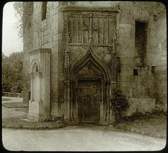 Porte sculptée