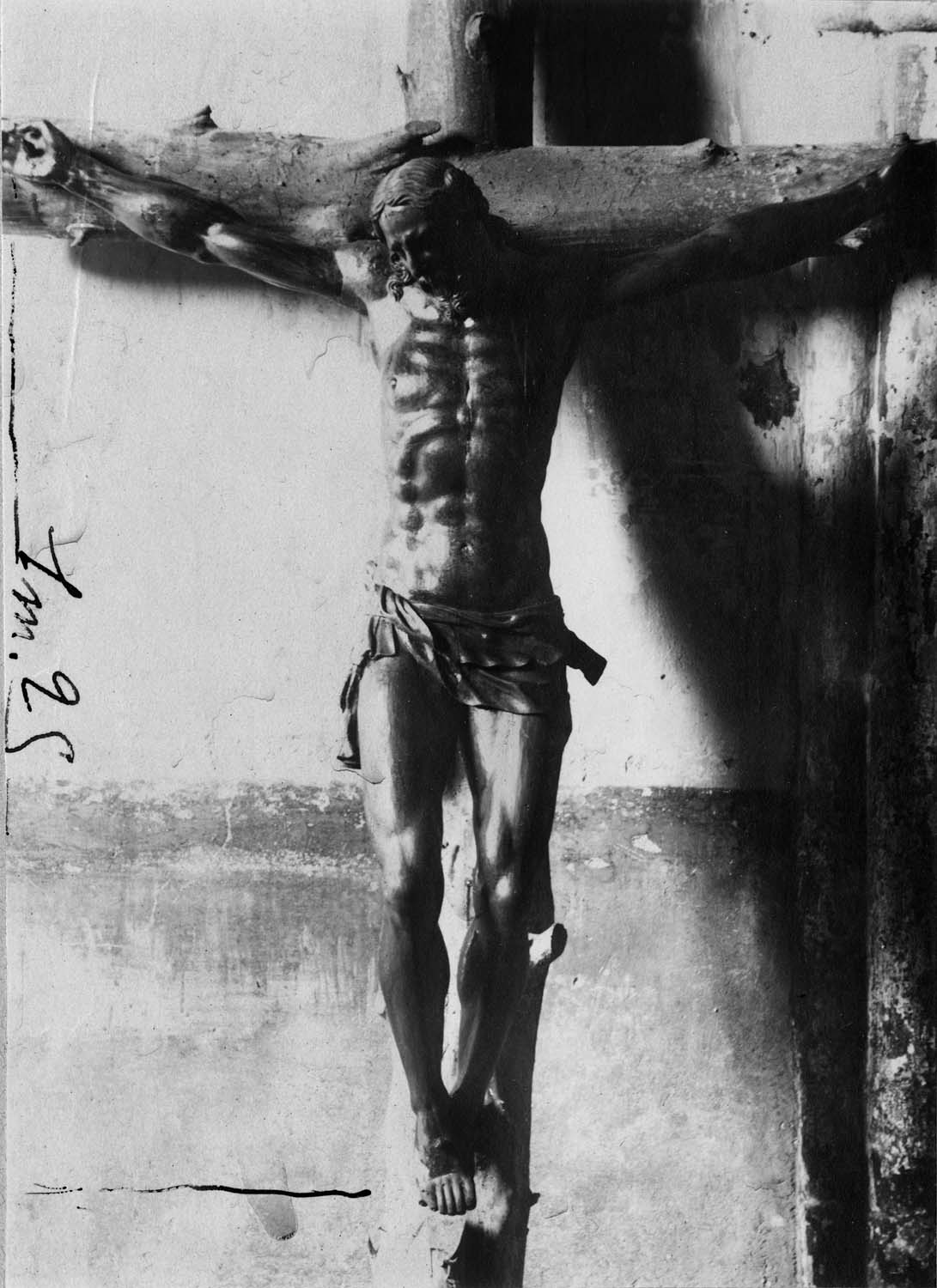 croix (petite nature) : Christ en croix, vue générale - © Ministère de la Culture (France), Médiathèque du patrimoine et de la photographie, diffusion RMN-GP