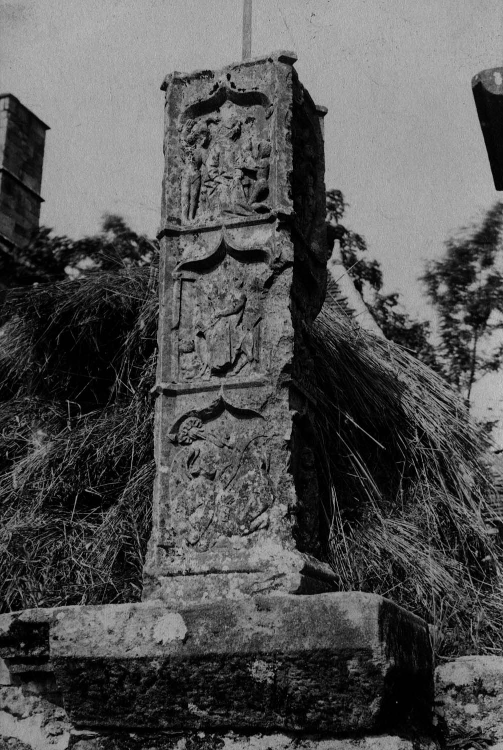 croix monumentale, dite croix de cimetière, vue générale