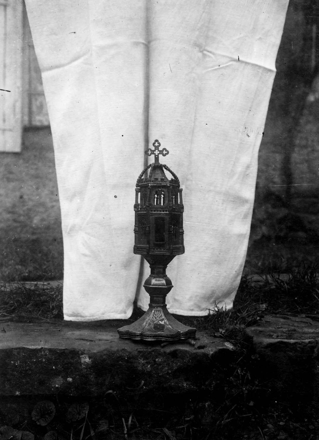 reliquaire-monstrance (reliquaire pédiculé à monstrance en forme de tourelle), vue générale