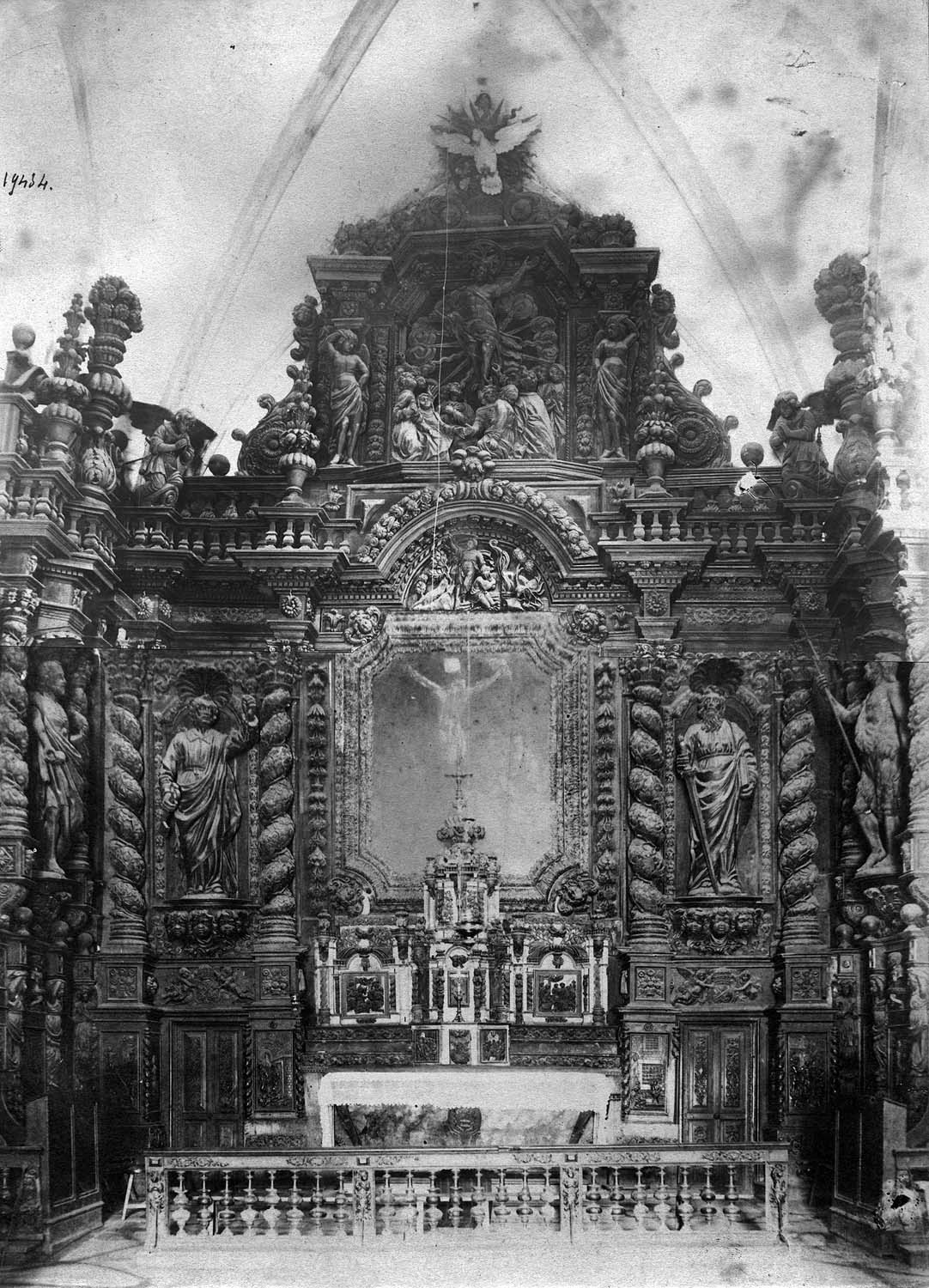 ensemble du mobilier du choeur (autel, tabernacles, gradins, exposition, retable, clôture de choeur), vue générale