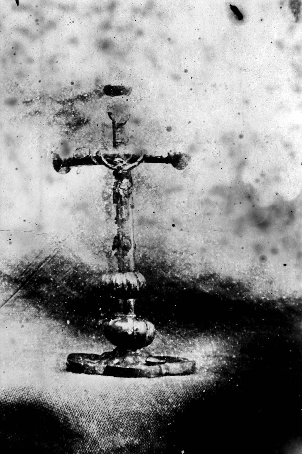 croix de procession transformée en croix d'autel, vue générale