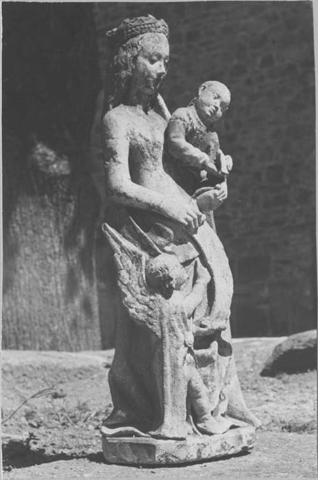 statuette : Vierge à l'Enfant jouant avec un oiseau, vue générale - © Ministère de la Culture (France), Médiathèque du patrimoine et de la photographie, diffusion RMN-GP