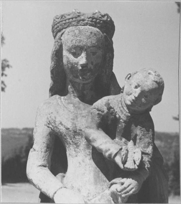 statuette : Vierge à l'Enfant jouant avec un oiseau, détail du buste - © Ministère de la Culture (France), Médiathèque du patrimoine et de la photographie, diffusion RMN-GP