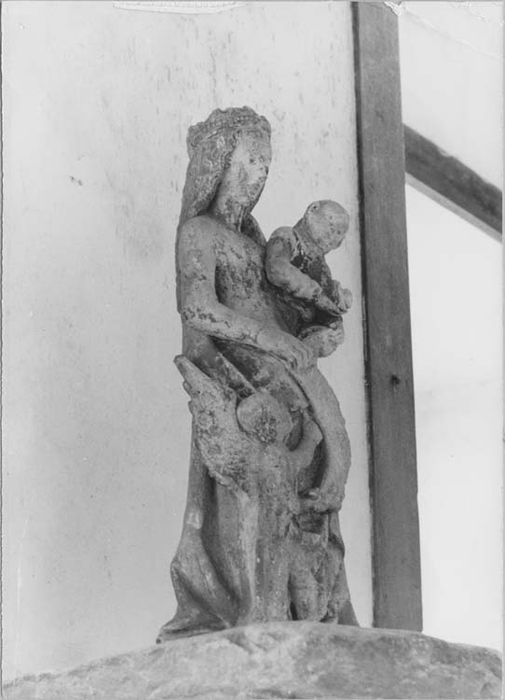 statuette : Vierge à l'Enfant jouant avec un oiseau, vue générale - © Ministère de la Culture (France), Médiathèque du patrimoine et de la photographie, diffusion RMN-GP