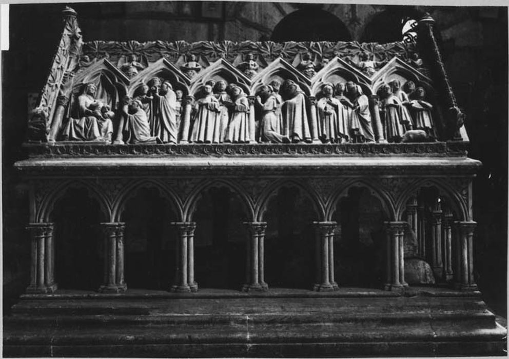 ensemble du monument sépulcral d'Etienne d'Obazine (tombeau, statue), vue générale