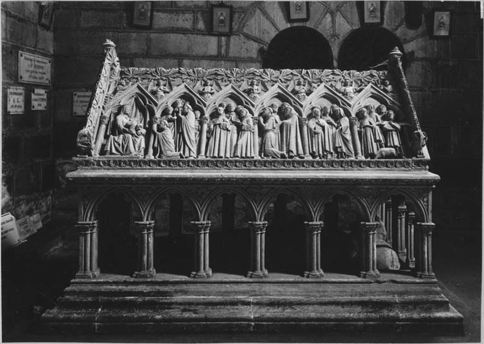 ensemble du monument sépulcral d'Etienne d'Obazine (tombeau, statue), vue générale