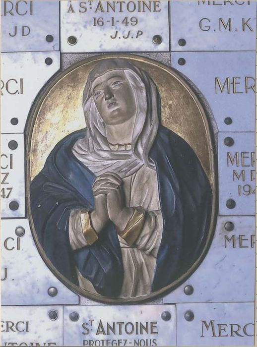 médaillon en haut-relief (élément de retable) : Vierge orante dite Notre-Dame des Douleurs - © Ministère de la Culture (France), Médiathèque du patrimoine et de la photographie, diffusion RMN-GP