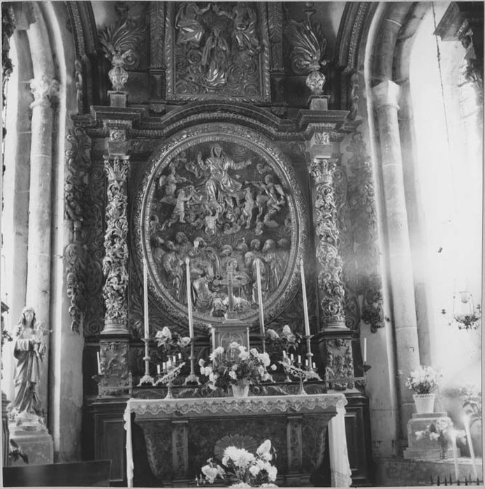 retable architecturé de la chapelle de la Vierge, 2 demi-reliefs : l'Assomption, le Couronnement de la Vierge, et 2 statues : saint Joseph, sainte Anne