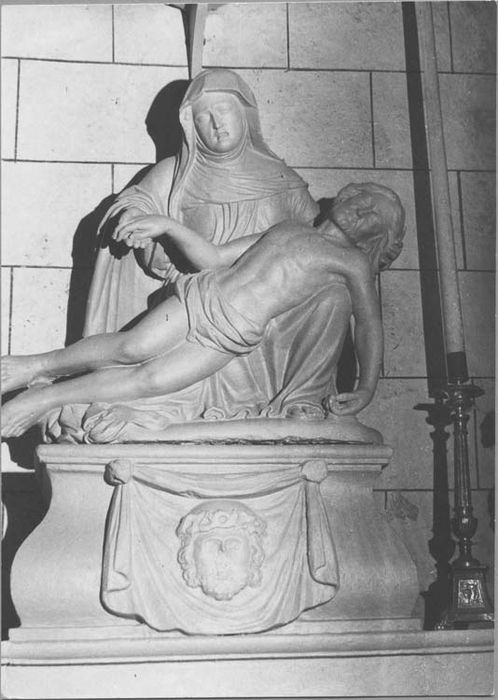 groupe sculpté (statuette), socle : Vierge de Pitié - © Ministère de la Culture (France), Médiathèque du patrimoine et de la photographie, diffusion RMN-GP