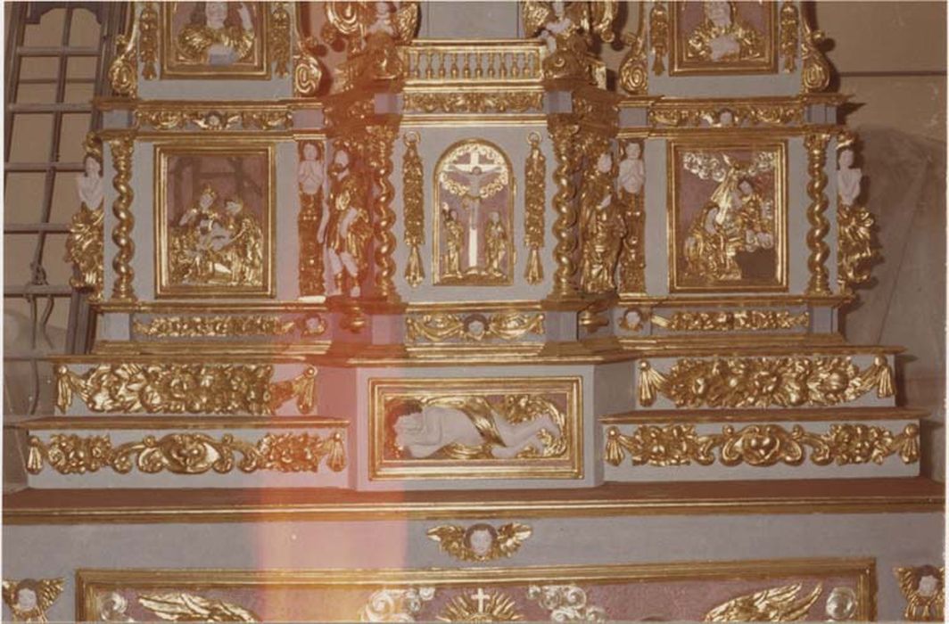 ensemble du maître-autel (autel, 2 gradins, tabernacle, exposition), après restauration