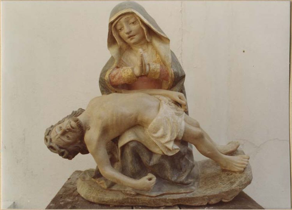 groupe sculpté (statuette) : Vierge de Pitié (après restauration)