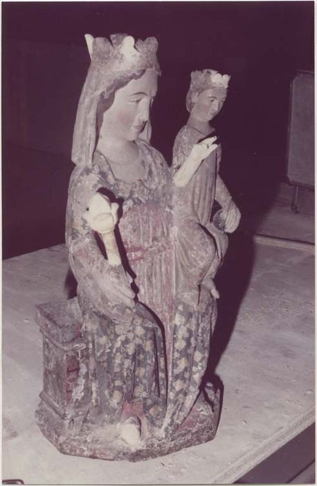 statuette : Vierge à l'Enfant assise