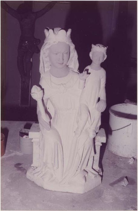 statuette : Vierge à l'Enfant assise