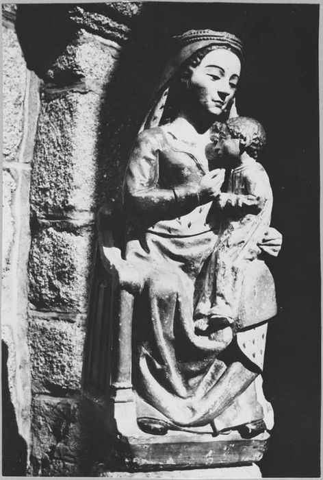 statuette : Vierge à l'Enfant assise allaitant, dite Notre-Dame de Laguenne