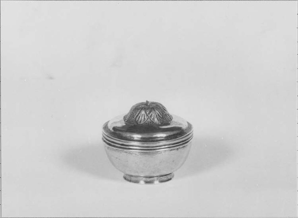 ciboire des malades (pyxide pédiculée des malades)