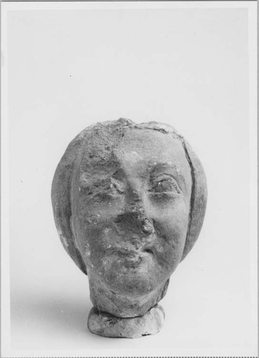 fragment de statue : tête de femme