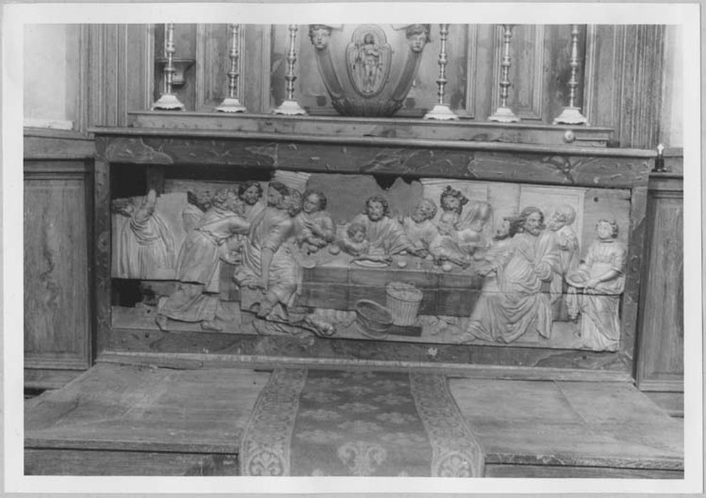 ensemble du maître-autel (autel, gradin, tabernacle, exposition, lambris de hauteur, 5 statues)