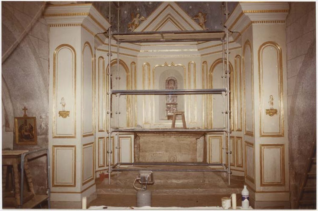 ensemble du maître-autel (autel, gradin, tabernacle, exposition, lambris de hauteur, 5 statues)