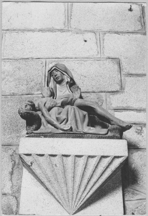 groupe sculpté (statuette) : Vierge de Pitié