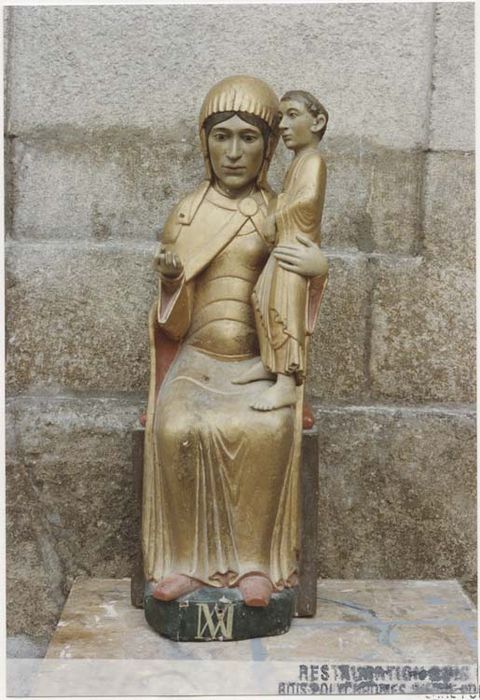 statue : Vierge à l’enfant