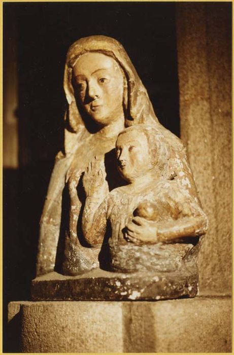 statue : Vierge à l'Enfant