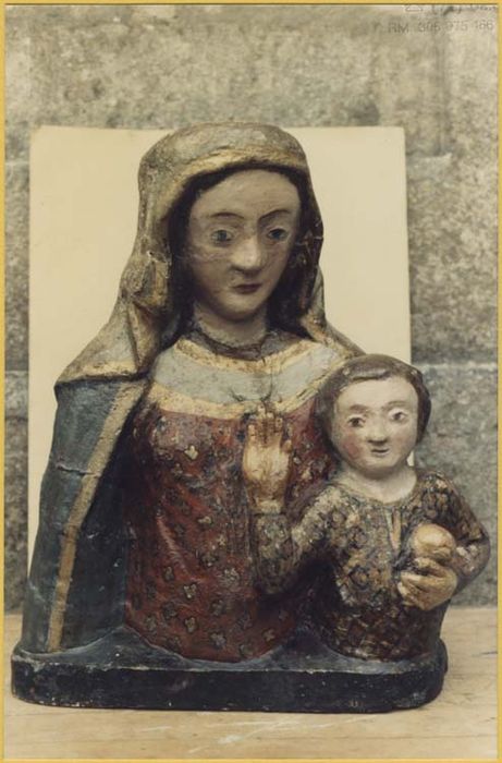 statue : Vierge à l'Enfant