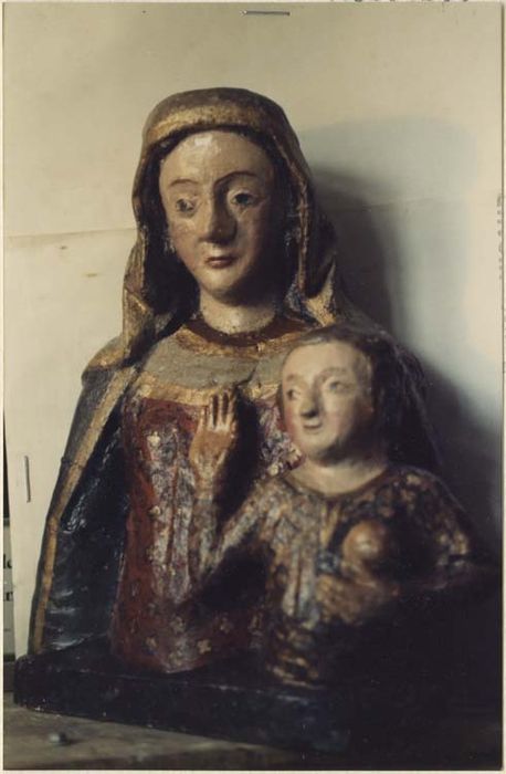 statue : Vierge à l'Enfant