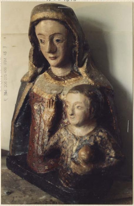 statue : Vierge à l'Enfant