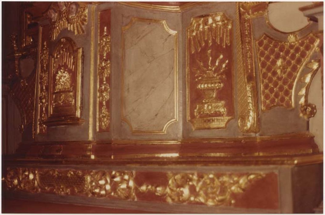 ensemble du maître-autel (autel, gradin, tabernacle, exposition, 2 statues, retable)