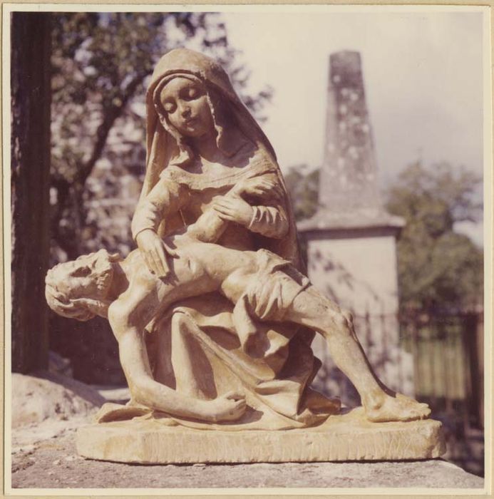 groupe sculpté (statuette) : Vierge de Pitié