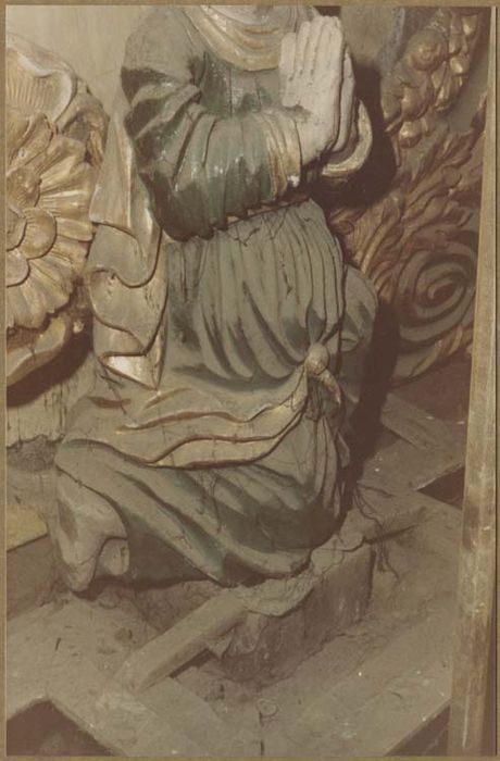 autel, gradin, tabernacle, exposition, retable, tableau : Calvaire, 2 statues : saint Christophe, saint Jacques le Majeur
