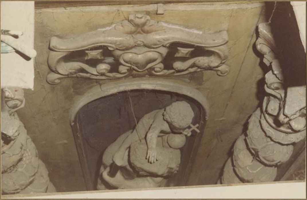 autel, gradin, tabernacle, exposition, retable, tableau : Calvaire, 2 statues : saint Christophe, saint Jacques le Majeur