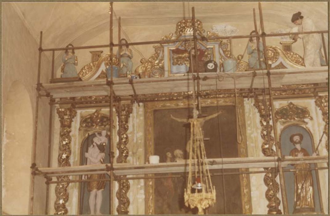 autel, gradin, tabernacle, exposition, retable, tableau : Calvaire, 2 statues : saint Christophe, saint Jacques le Majeur