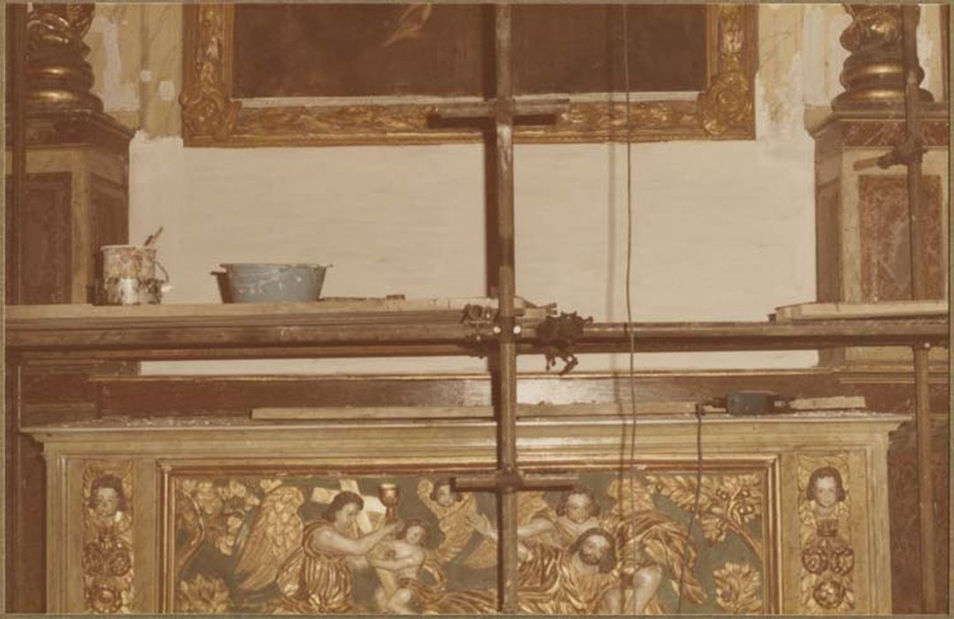 autel, gradin, tabernacle, exposition, retable, tableau : Calvaire, 2 statues : saint Christophe, saint Jacques le Majeur