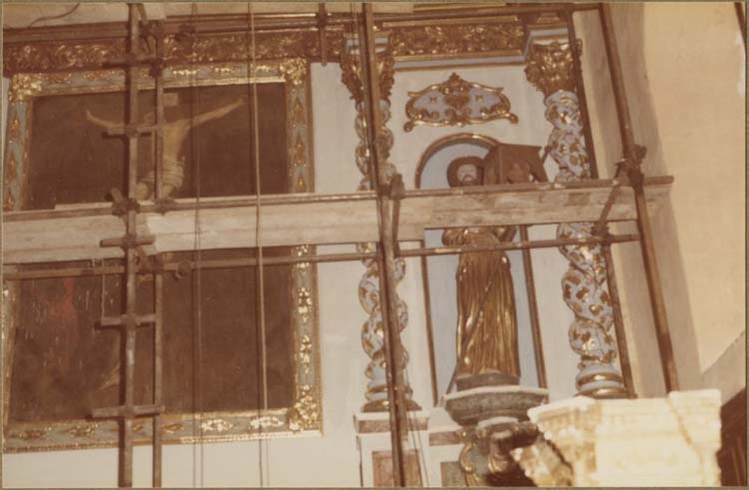 autel, gradin, tabernacle, exposition, retable, tableau : Calvaire, 2 statues : saint Christophe, saint Jacques le Majeur
