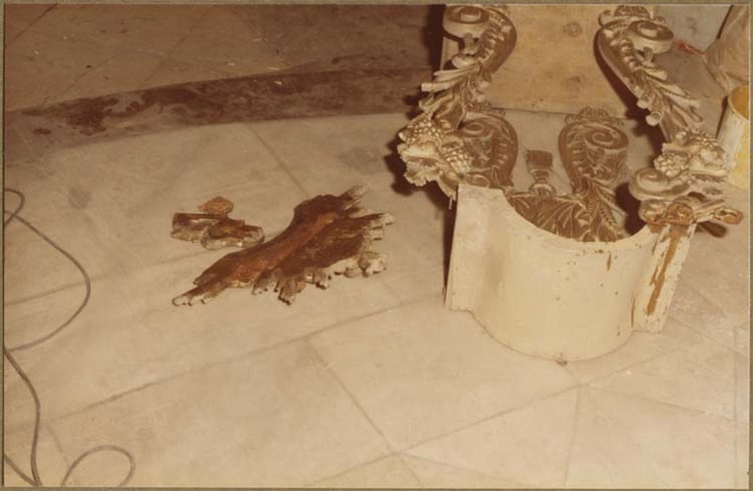 autel, gradin, tabernacle, exposition, retable, tableau : Calvaire, 2 statues : saint Christophe, saint Jacques le Majeur