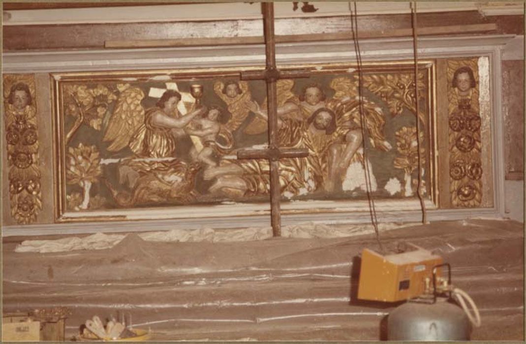 autel, gradin, tabernacle, exposition, retable, tableau : Calvaire, 2 statues : saint Christophe, saint Jacques le Majeur