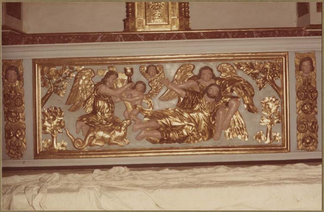 autel, gradin, tabernacle, exposition, retable, tableau : Calvaire, 2 statues : saint Christophe, saint Jacques le Majeur