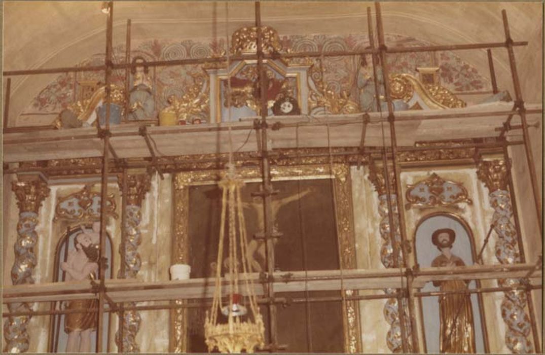 autel, gradin, tabernacle, exposition, retable, tableau : Calvaire, 2 statues : saint Christophe, saint Jacques le Majeur