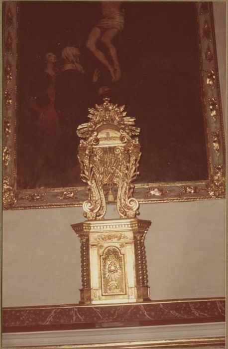 autel, gradin, tabernacle, exposition, retable, tableau : Calvaire, 2 statues : saint Christophe, saint Jacques le Majeur