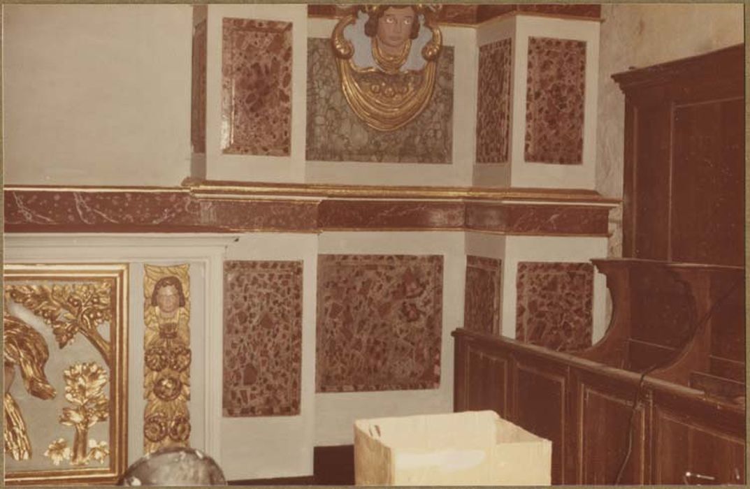 autel, gradin, tabernacle, exposition, retable, tableau : Calvaire, 2 statues : saint Christophe, saint Jacques le Majeur