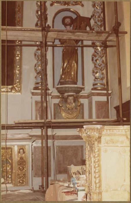 autel, gradin, tabernacle, exposition, retable, tableau : Calvaire, 2 statues : saint Christophe, saint Jacques le Majeur