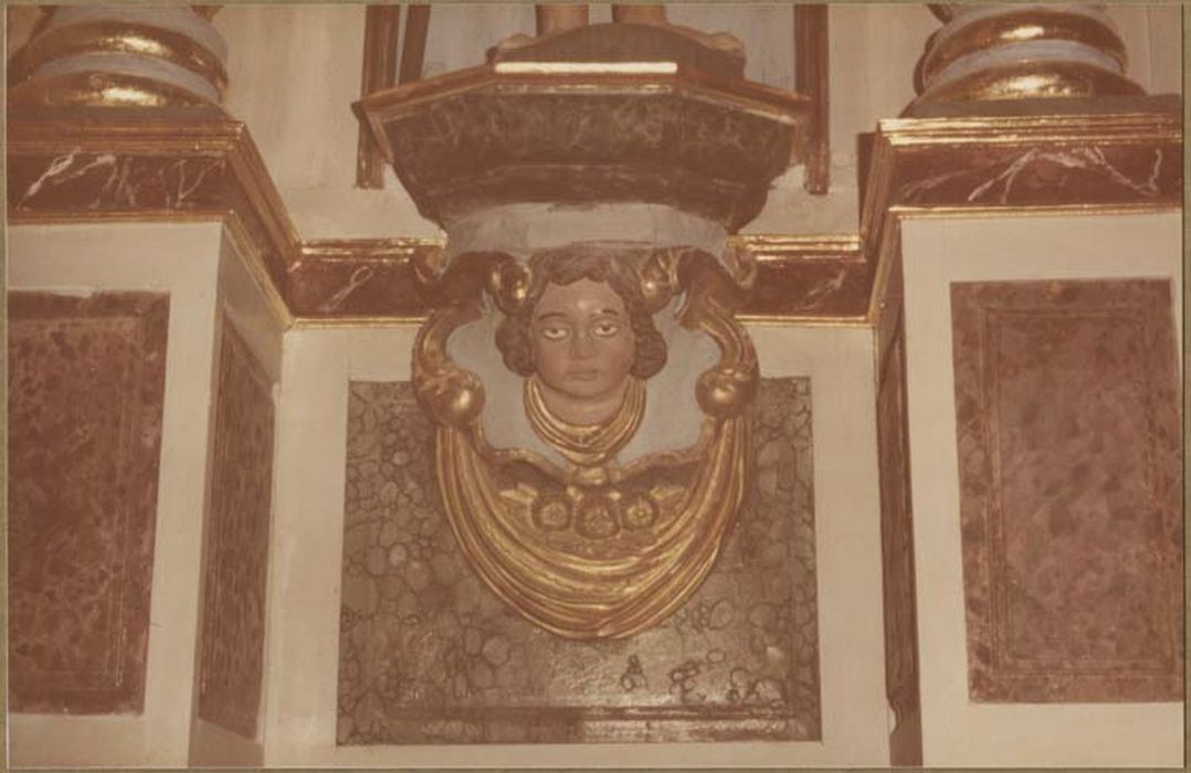 autel, gradin, tabernacle, exposition, retable, tableau : Calvaire, 2 statues : saint Christophe, saint Jacques le Majeur